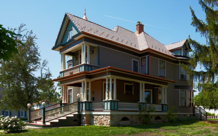 Vintage Home Gets Custom Color Roof
